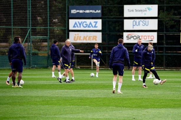 Foto - Fenerbahçe'de Valencia kararı! Beşiktaş derbisinde oynayacak mı?