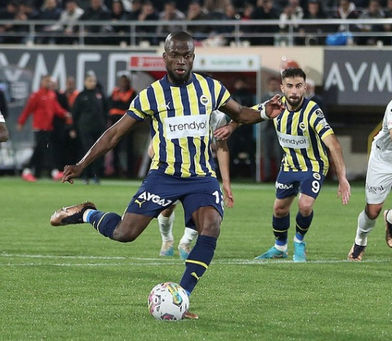 Foto - Fenerbahçe’de yeni maraton esas şimdi başlıyor! Sözleşmeler için herkes görüşme odasına…