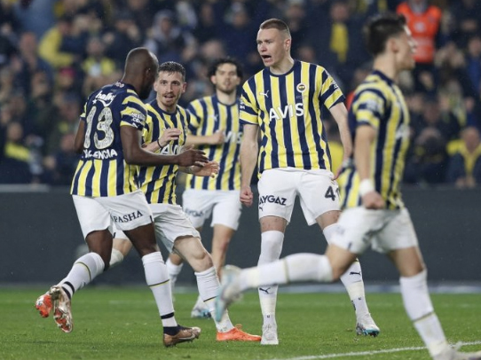 Foto - Fenerbahçe’de yeni maraton esas şimdi başlıyor! Sözleşmeler için herkes görüşme odasına…