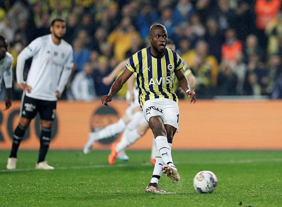 Foto - Fenerbahçe’de yeni maraton esas şimdi başlıyor! Sözleşmeler için herkes görüşme odasına…
