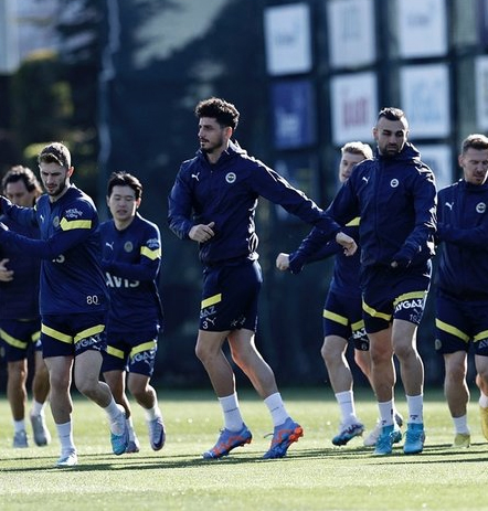 Foto - Fenerbahçe’de yeni maraton esas şimdi başlıyor! Sözleşmeler için herkes görüşme odasına…