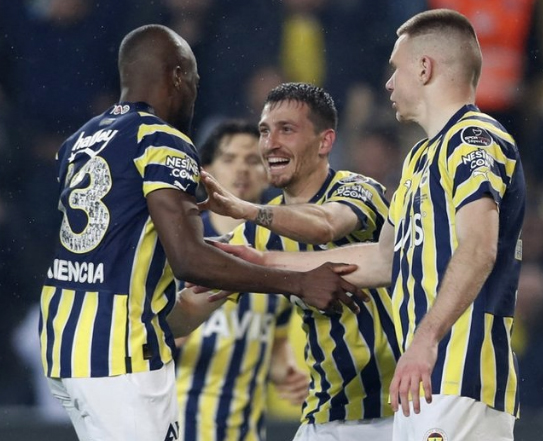 Foto - Fenerbahçe’de yeni maraton esas şimdi başlıyor! Sözleşmeler için herkes görüşme odasına…
