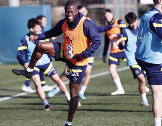 Foto - Fenerbahçe’de yeni maraton esas şimdi başlıyor! Sözleşmeler için herkes görüşme odasına…