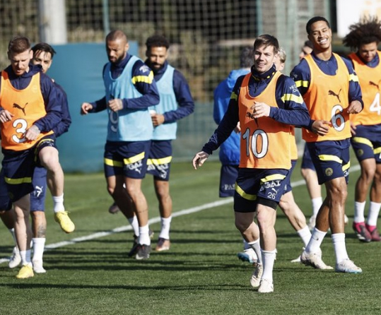 Foto - Fenerbahçe’de yeni maraton esas şimdi başlıyor! Sözleşmeler için herkes görüşme odasına…