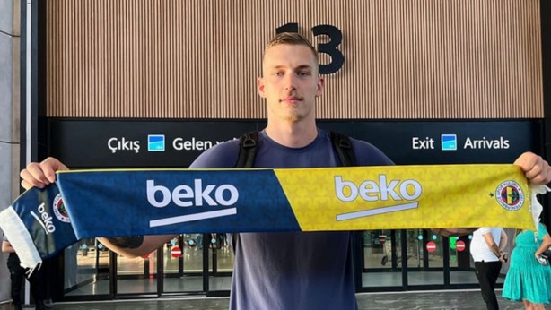 Foto - Fenerbahçe’de yeni transfer krizi! Maça çıkmadan ülkesine döndü… Kulüpten resmi açıklama geldi