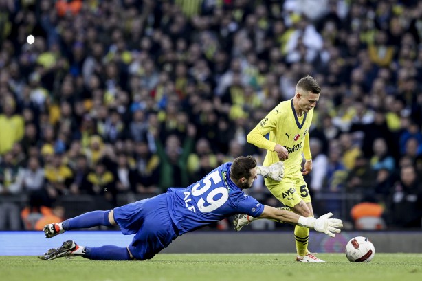 Foto - Fenerbahçe’de yıldız gelişmesi: İtalyan müjdesinin gelmesi an meselesi! Görülmemiş teklif yağacak…