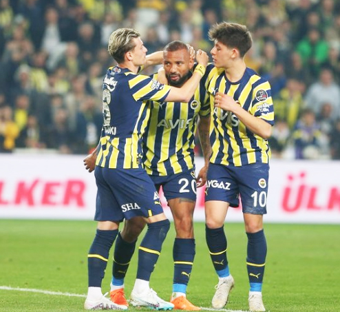 Foto - Fenerbahçe'den 3 transfer birden! Edin Dzeko'nun ardından... İmzalar an meselesi: