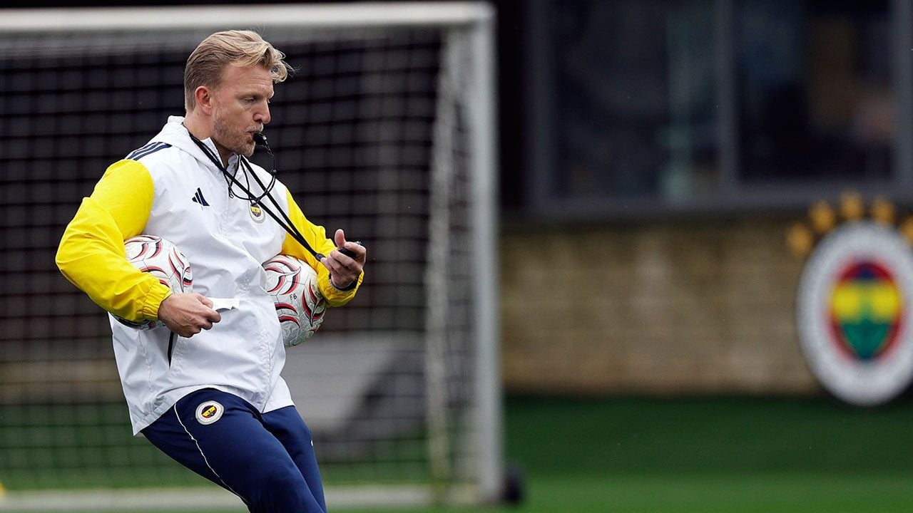 Fenerbahçe'den açıklama geldi! Dirk Kuyt görevde kalacak