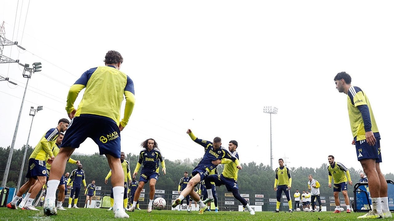 Foto - Fenerbahçe'den açıklama geldi! Dirk Kuyt görevde kalacak