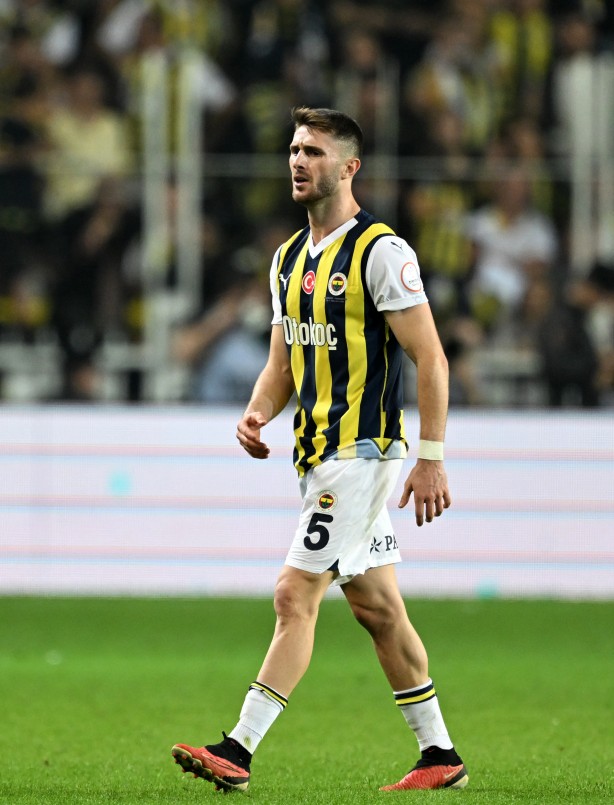Foto - Fenerbahçe’den beklenmedik hamle! Ağızlar bir karış açık kalacak… Olay hareket gerçekleşiyor…