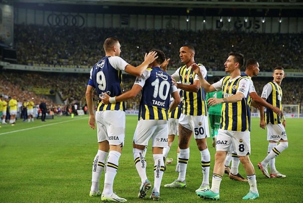 Fenerbahçe'den bir bomba transfer daha! Yıldız oyuncu kulübüne resti çekti...