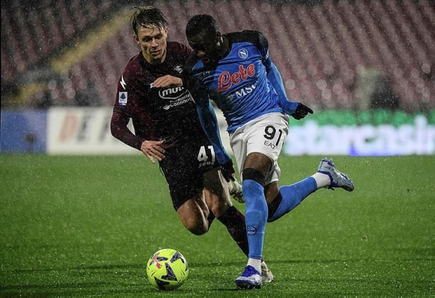 Foto - Fenerbahçe'den bir bomba transfer daha! Yıldız oyuncu kulübüne resti çekti...