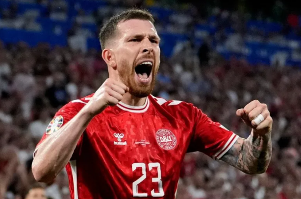 Foto - Fenerbahçe’den Galatasaray’a tarihe geçecek transfer çalımı! Mourinho’nun adı yetti