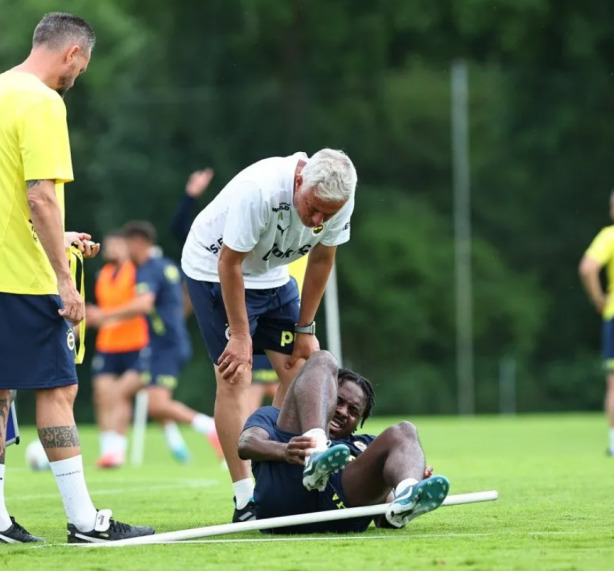 Foto - Fenerbahçe’den Galatasaray’a tarihe geçecek transfer çalımı! Mourinho’nun adı yetti