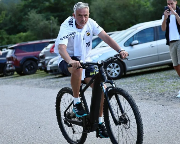 Foto - Fenerbahçe’den Galatasaray’a tarihe geçecek transfer çalımı! Mourinho’nun adı yetti