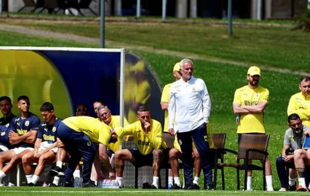 Foto - Fenerbahçe’den Galatasaray’a tarihe geçecek transfer çalımı! Mourinho’nun adı yetti