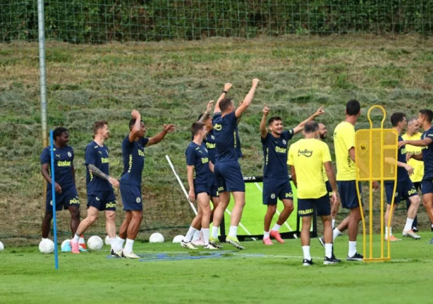 Foto - Fenerbahçe’den Galatasaray’a tarihe geçecek transfer çalımı! Mourinho’nun adı yetti