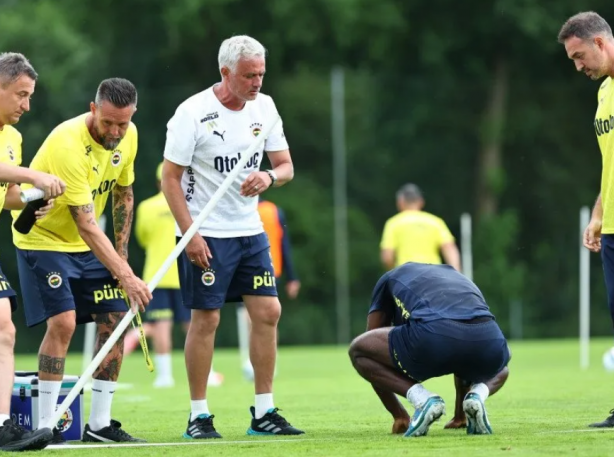 Foto - Fenerbahçe’den Galatasaray’a tarihe geçecek transfer çalımı! Mourinho’nun adı yetti