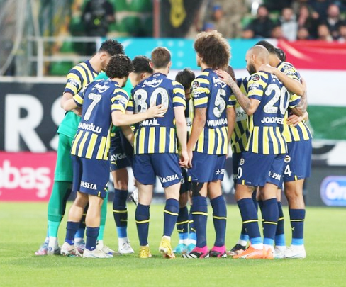 Foto - Fenerbahçe'den Galatasaray'a transfer çalımı! Yok artık: Görünce ne yapacağını şaşırdı!