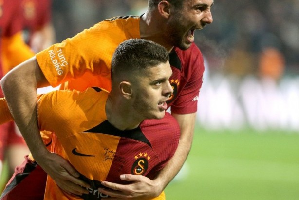 Foto - Fenerbahçe'den Galatasaraylı yıldıza kanca! Edin Dzeko sonrası yer yerinden oynacak...