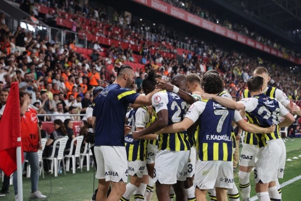 Foto - Fenerbahçe'den Galatasaraylı yıldıza kanca! Edin Dzeko sonrası yer yerinden oynacak...