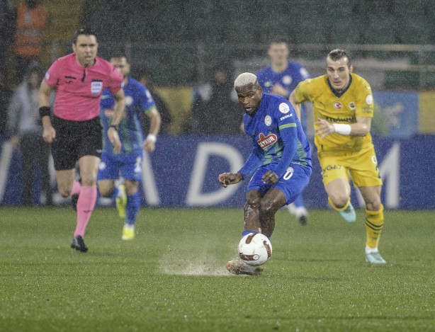 Foto - Fenerbahçe'den sürpriz transfer hamlesi! İsmail Kartal yönetime listeyi iletti bile… Karar desteklenecek!