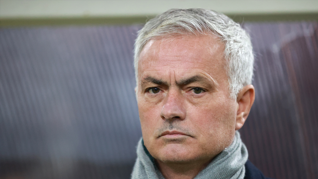 Foto - Fenerbahçe'den taraftarları bile şaşırtacak hamle! Jose Mourinho ile yollar ayrılıyor mu?