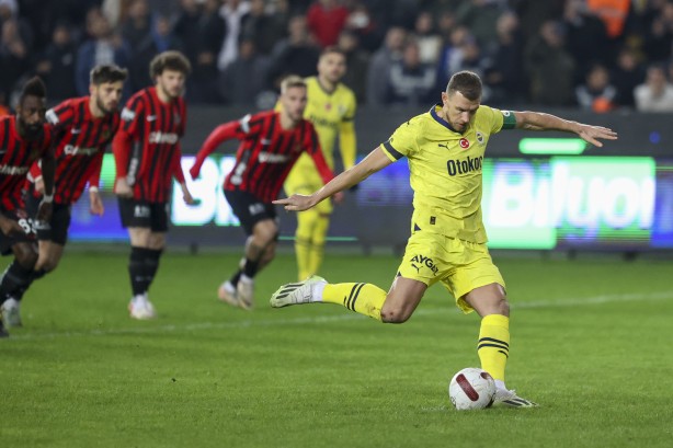 Foto - Fenerbahçe'den Türk futbolunu sarsacak hareket! Dev yarış erken başladı! Tarihe geçecek futbolcu itirafı: