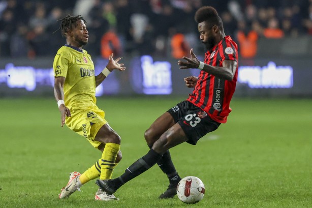 Foto - Fenerbahçe'den Türk futbolunu sarsacak hareket! Dev yarış erken başladı! Tarihe geçecek futbolcu itirafı: