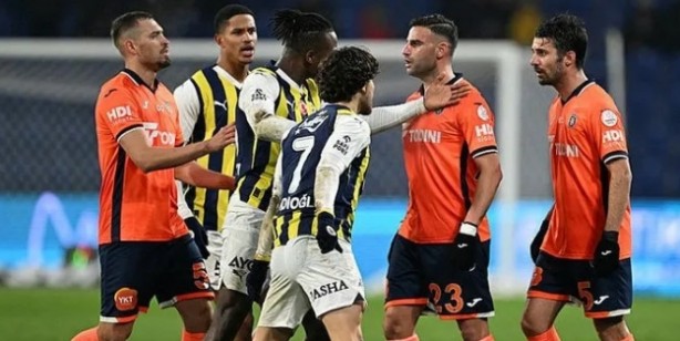 Foto - Fenerbahçeli eski oyuncu Serhat Akın Deniz Türüç'ü yerden yere vurdu! "Böyle bir şerefsizlik var mı!"