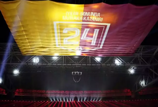 Fenerbahçeli eski yıldız Okan Buruk'a ağzına geleni söyledi: Ahlaksız, yerden bitme...