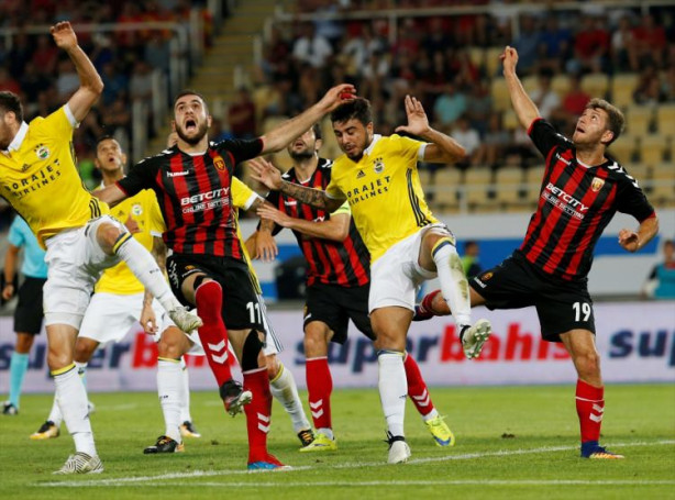  Fenerbahçeli taraftarlar isyanda! Ozan Tufan istenmiyor!