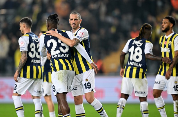 Foto - Fenerbahçeliler dikkat! İsmail Kartal gönderdiğine bin pişman! O artık gol makinası…