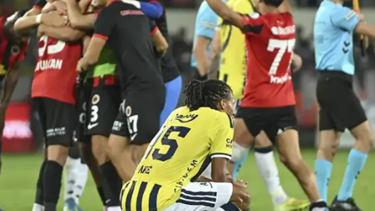 Fenerbahçeliler iki pozisyonda penaltı beklemişti: Hakem yorumcuları bakın ne dedi!