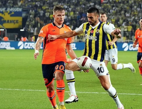 Fenerbahçeliler ne yapacağını şaşıracak! Milli oyuncuyu kulübü ikiye böldü bile... Kaç para edeceğini açıkladılar!