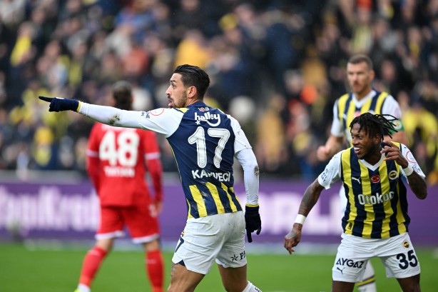 Foto - Fenerbahçeliler ne yapacağını şaşıracak! Milli oyuncuyu kulübü ikiye böldü bile... Kaç para edeceğini açıkladılar!