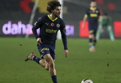 Foto - Fenerbahçeliler şaşkın! Apar topar karar vermişti: Yer yerinden oynayacak: Almanlar puan peşinde…