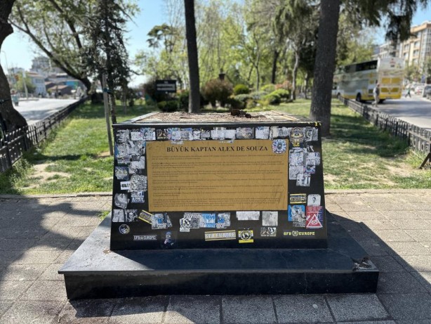 Fenerbahçelileri şaşırtan görüntü! Alex'in heykeli ortadan kayboldu