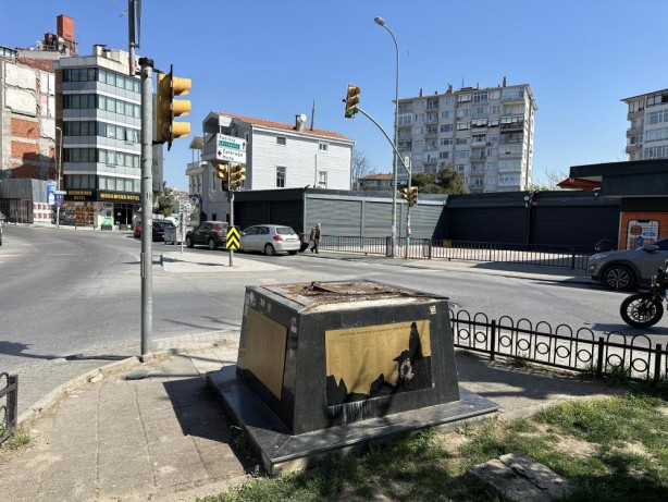 Foto - Fenerbahçelileri şaşırtan görüntü! Alex'in heykeli ortadan kayboldu