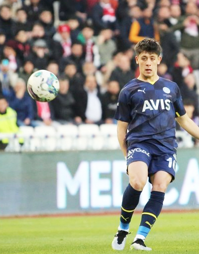 Fenerbahçe'nin 10 numarasına 10 numara takım talip... O kulüp talebe yetişemiyor! Diyerek duyurdular... 