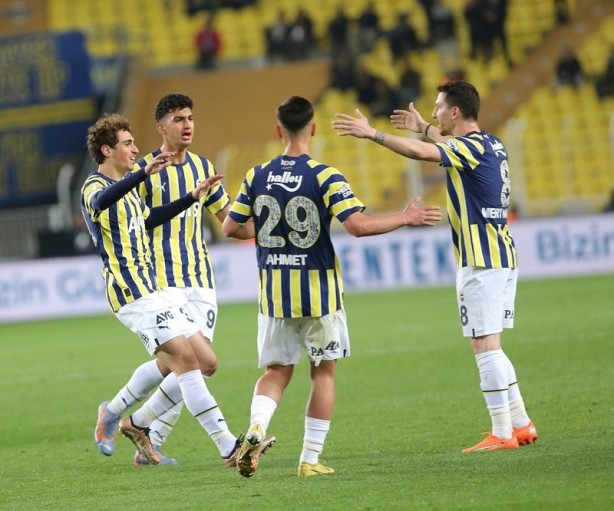 Foto - Fenerbahçe'nin 2 genç futbolcusu Kadıköy'ü mest etti! 