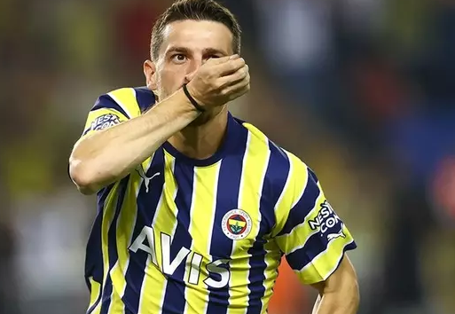 Fenerbahçe'nin en ilginç haberi! Fred yoksa Mert Hakan mı? Düğmeye bastı: Hiç kimse beklemiyordu...