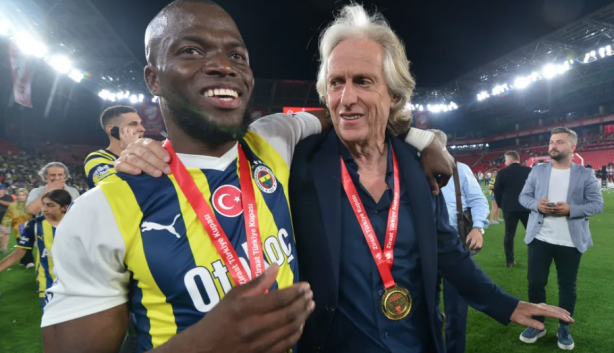 Foto - Fenerbahçe'nin eski gol kralının düştüğü hale bak! Büyük şok...