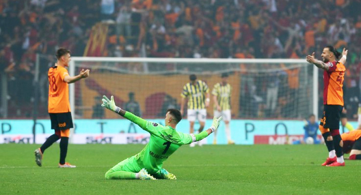 Fenerbahçe'nin eski yıldızı Galatasaray'a imzaya geliyor! Ortalık çok fena karışacak