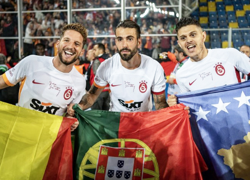 Foto - Fenerbahçe'nin eski yıldızı Galatasaray'a imzaya geliyor! Ortalık çok fena karışacak