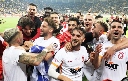 Foto - Fenerbahçe'nin eski yıldızı Galatasaray'a imzaya geliyor! Ortalık çok fena karışacak