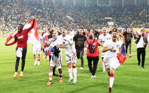 Foto - Fenerbahçe'nin eski yıldızı Galatasaray'a! Milyonları ilgilendiriyor...