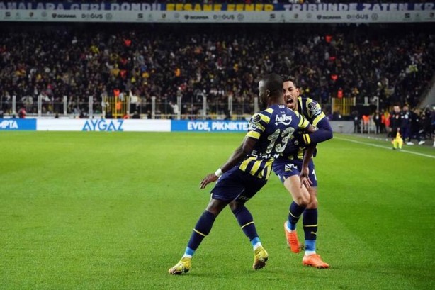 Foto - Fenerbahçe'nin gol makinesi Barcelona'ya!
