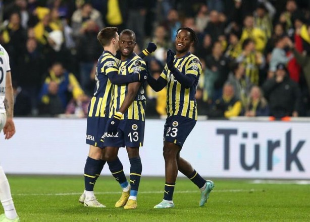Foto - Fenerbahçe'nin gol makinesi Barcelona'ya!
