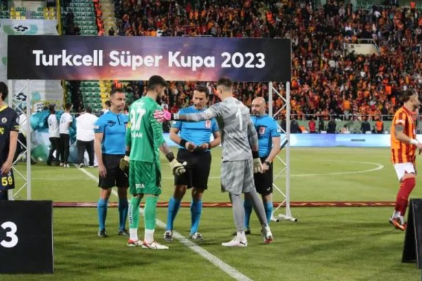 Foto - Fenerbahçe'nin sahadan çekilmesi dünya basınında! Ali Koç istediğini aldı